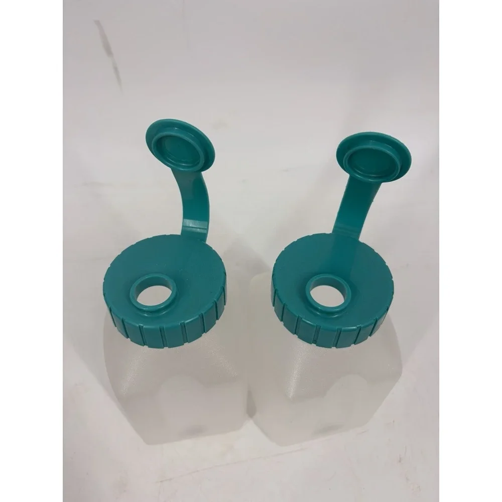 Lot of 2 Rubbermaid One Pint Teal Drink Bottles Servin Saver Flip Top Lids